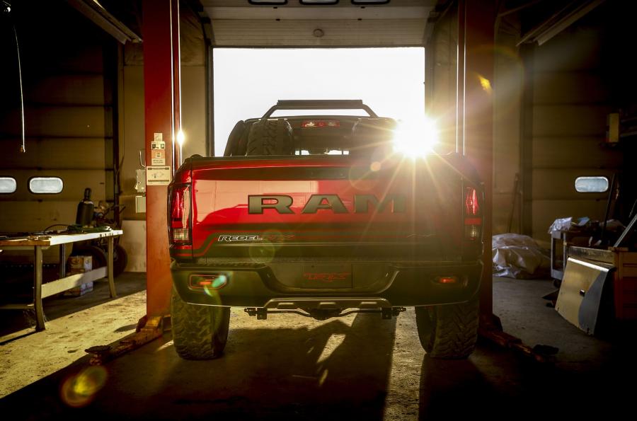  Dodge Ram Rebel TRX Concept 2016 года  (фото 3 из 24)